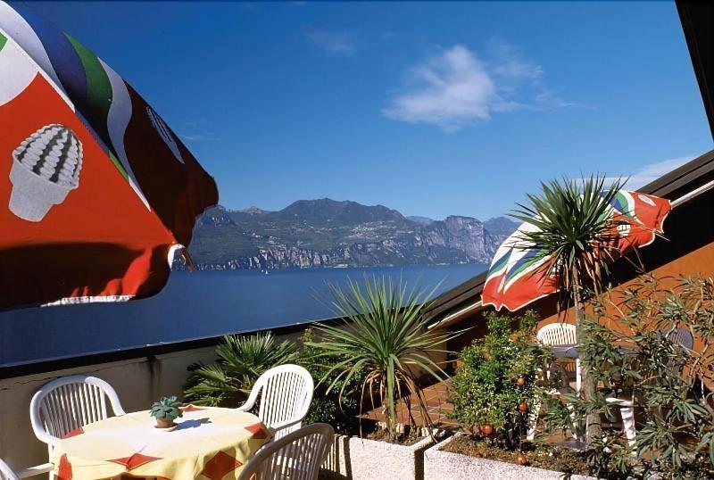 Residence Castelli Brenzone sul Garda Eksteriør billede