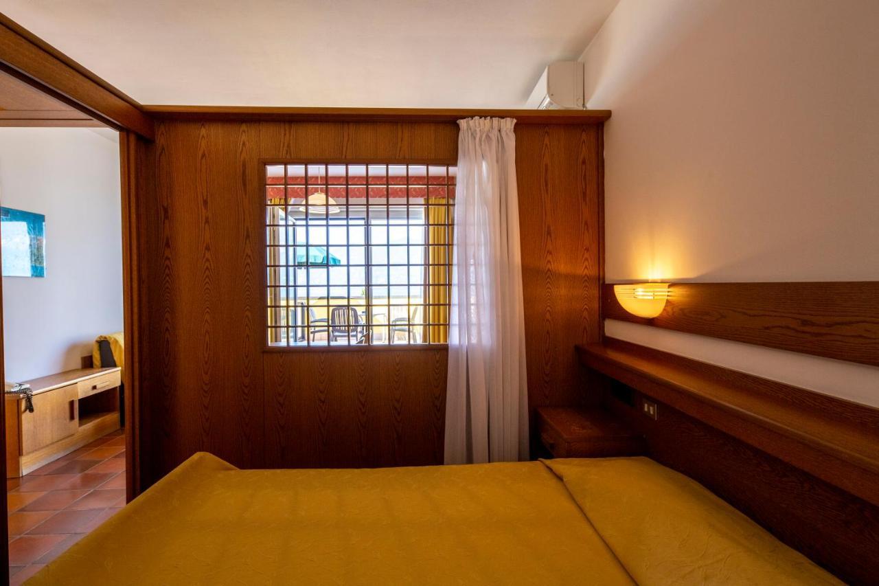 Residence Castelli Brenzone sul Garda Eksteriør billede