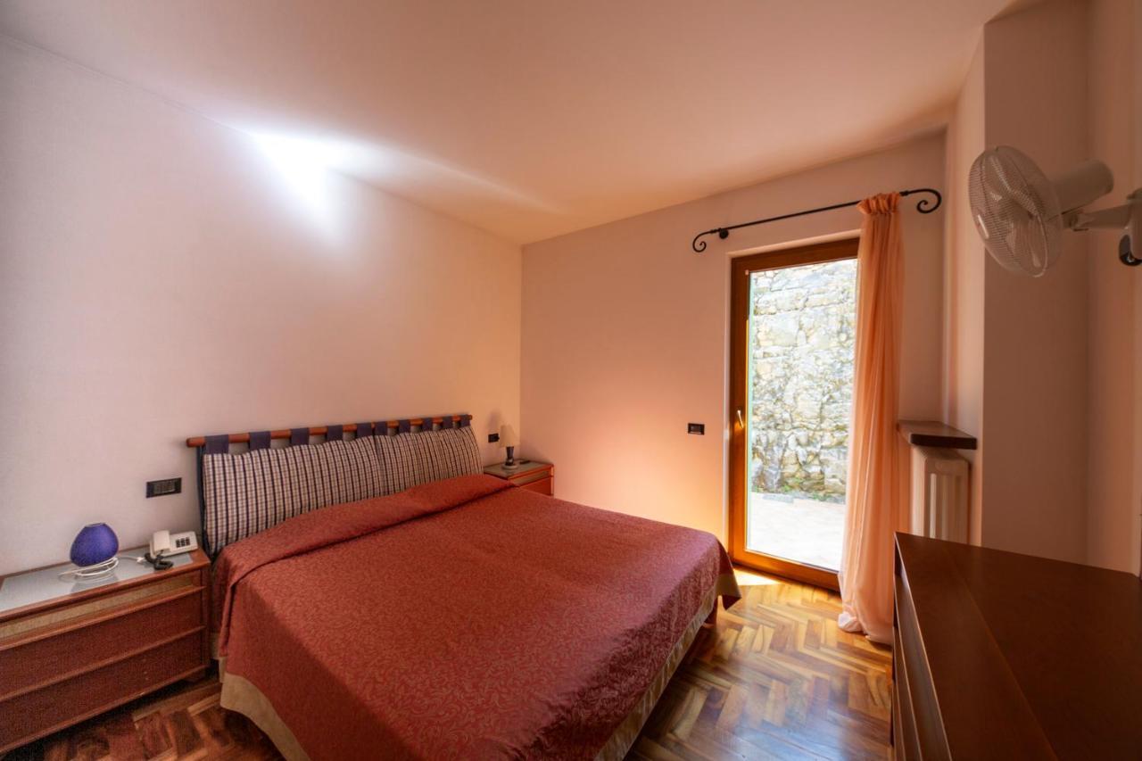 Residence Castelli Brenzone sul Garda Eksteriør billede