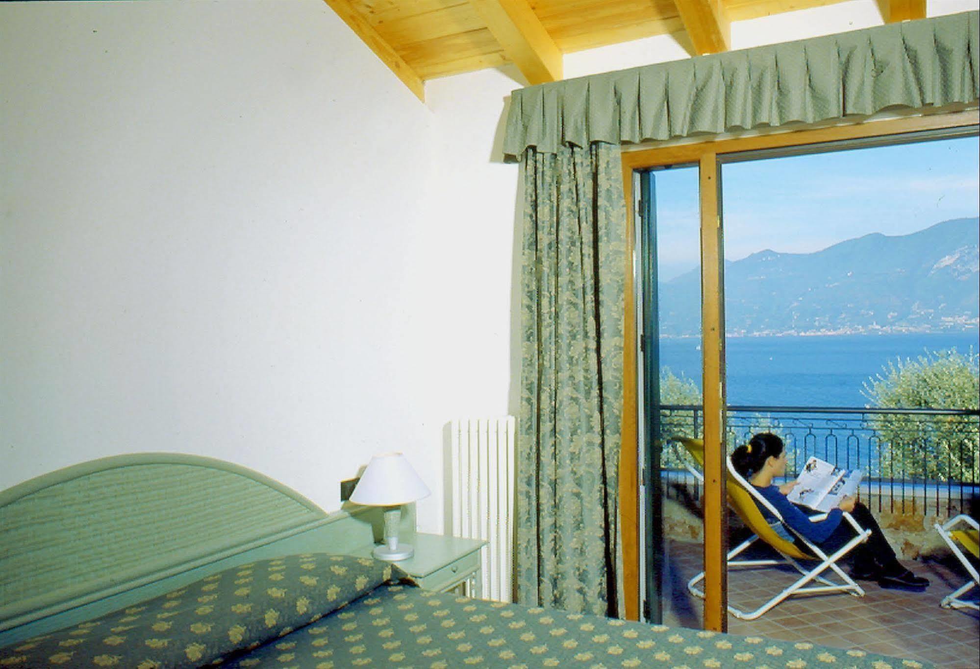 Residence Castelli Brenzone sul Garda Eksteriør billede
